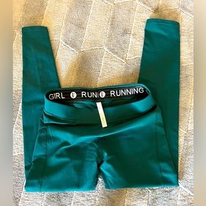 Running Girl butt lifting Green Yoga pants size XL. Runs small.